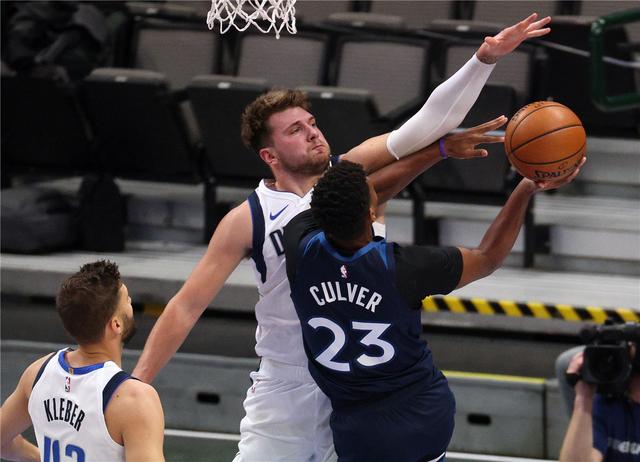 队在赛季初 队在赛季初