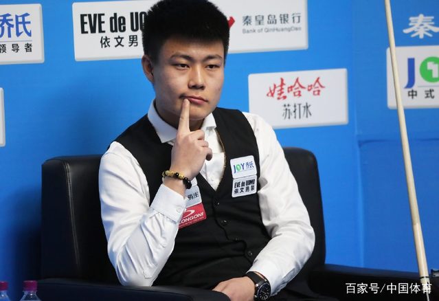 两人在赛场 两人在赛场